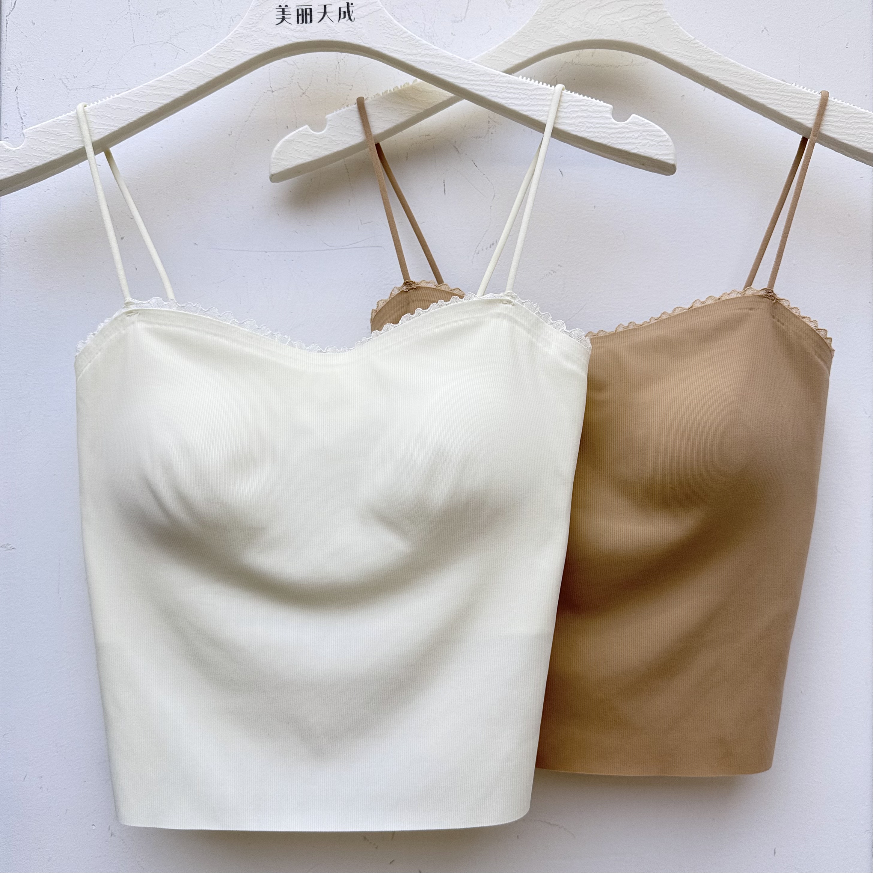 古妃网红无痕薄款冰丝吊带一字抹胸背心女带胸垫内衣外穿内搭美背