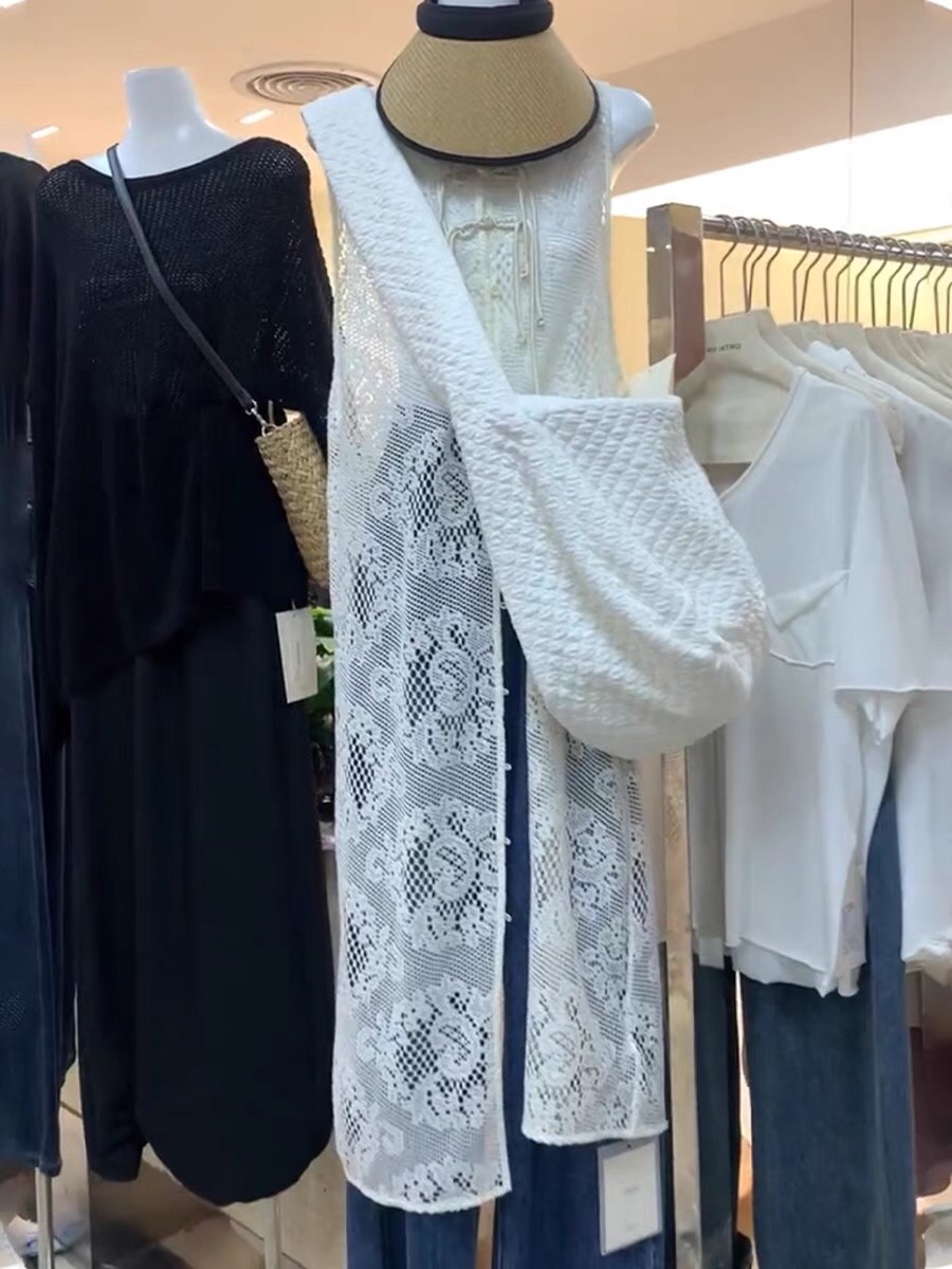 日系镂空刺绣钩花蕾丝罩衫中长款民族风设计感盘扣叠穿背心马夹女