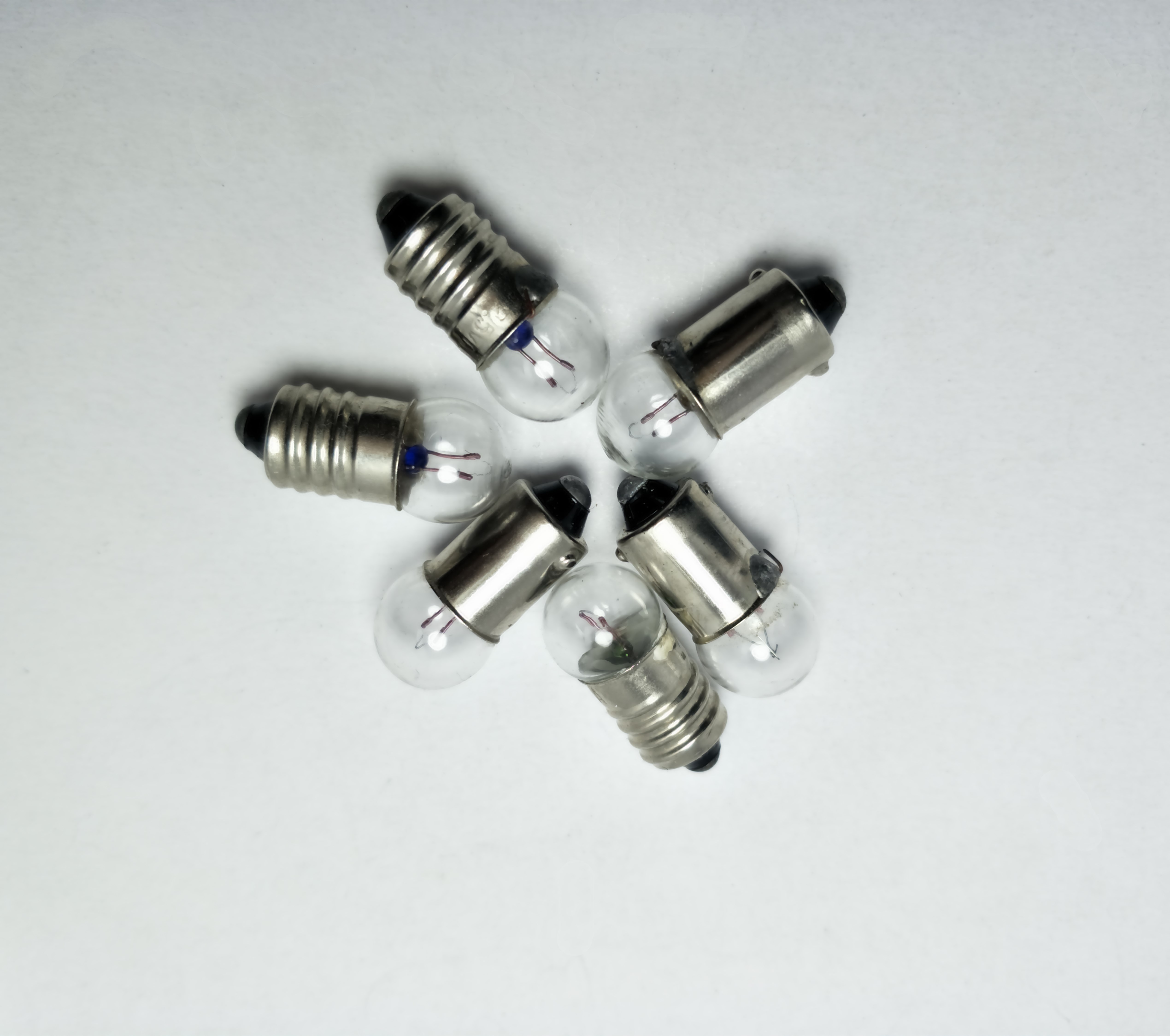 实验小灯泡6.3V12V18V24V28V30V 0.15A1.5W2W3W5W螺口b9卡口 电珠