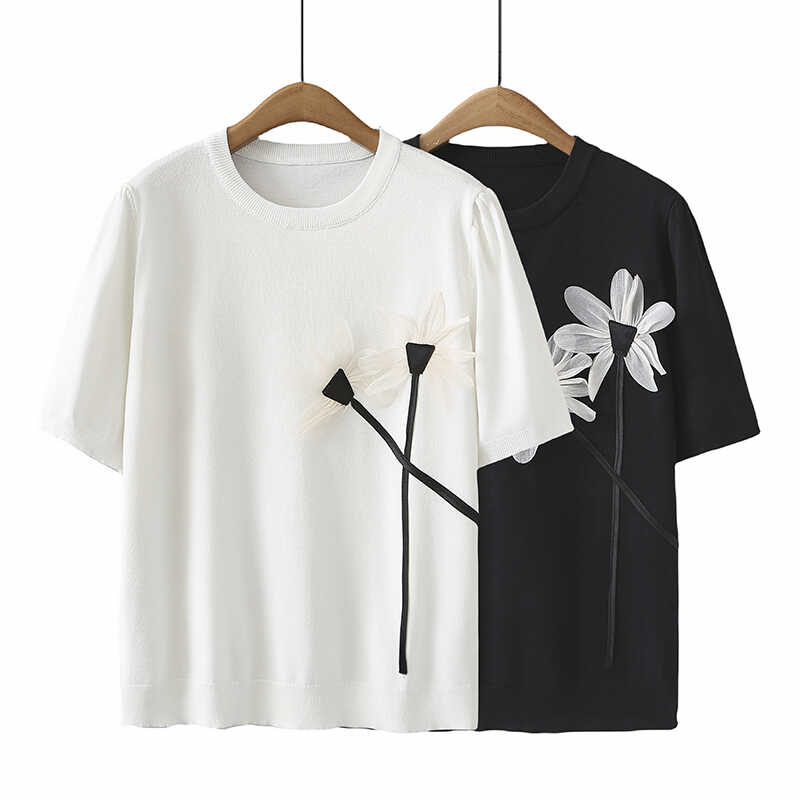 150斤精致立体花朵圆领夏季时尚T