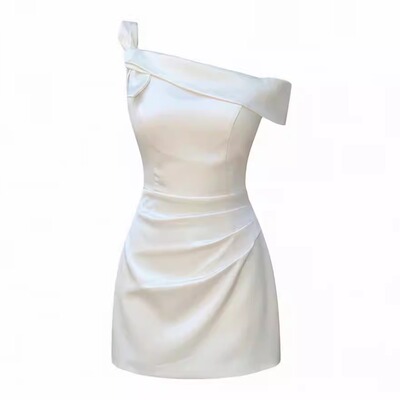 法式缎面斜肩A字显瘦连衣裙