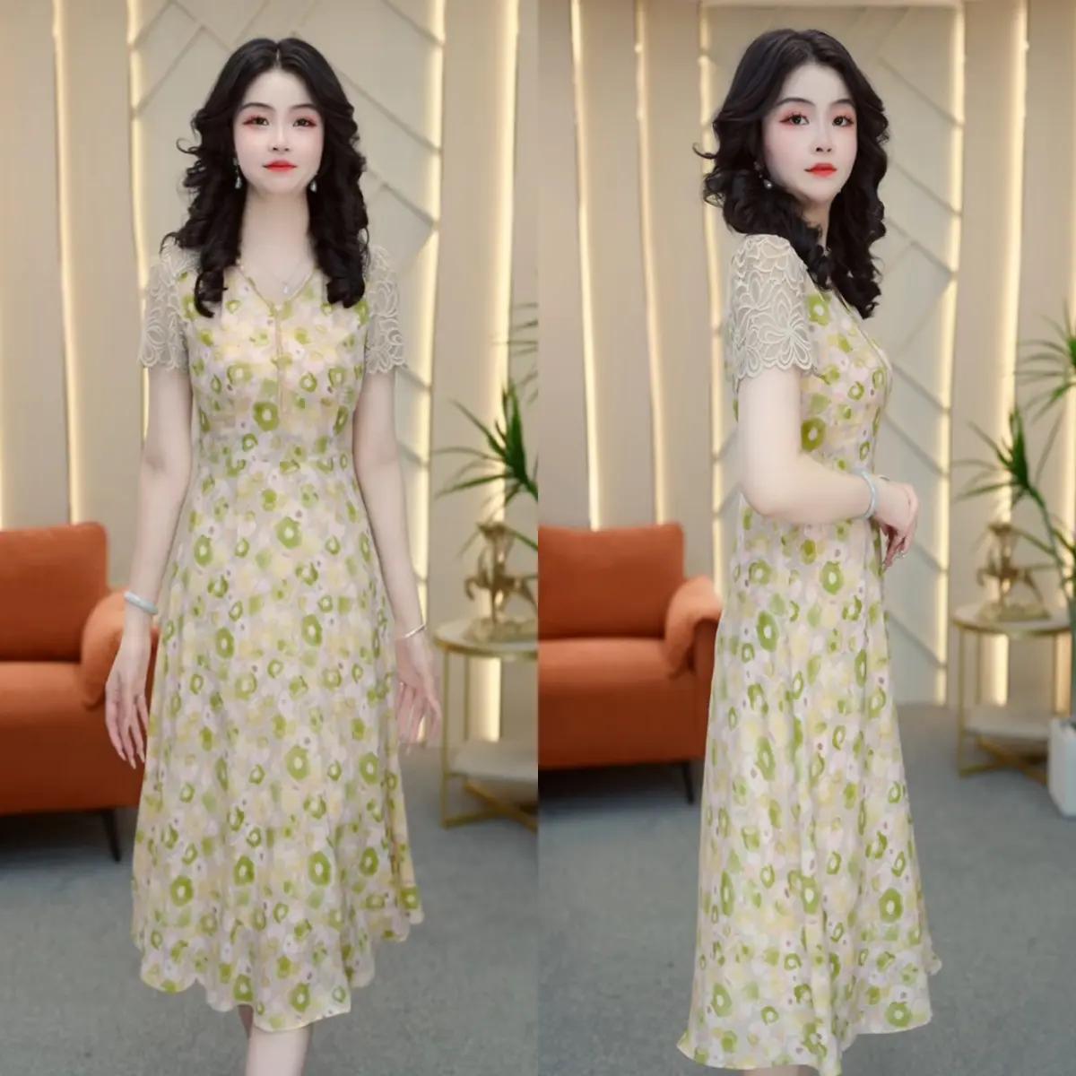 夏季花卉蕾丝袖显瘦连衣裙