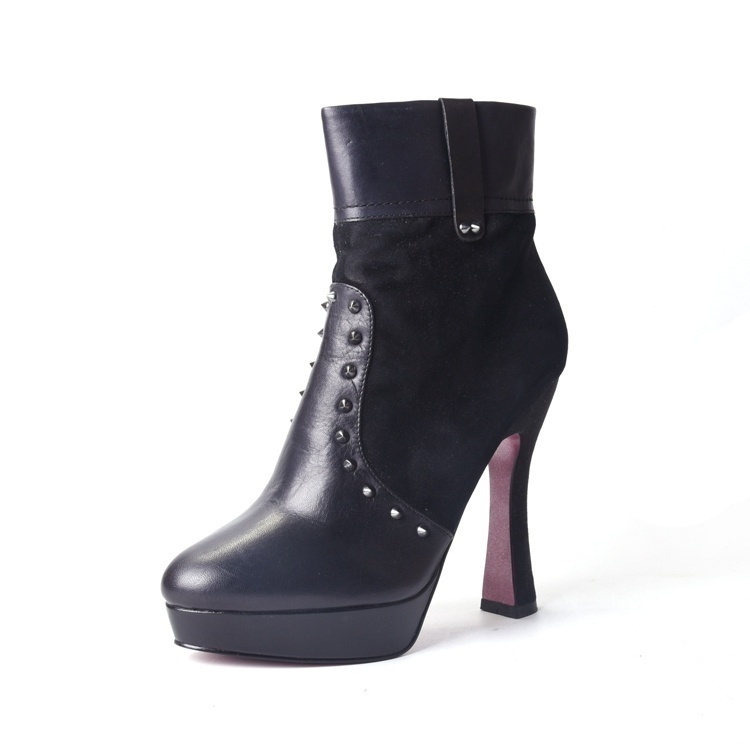 牛皮尖头黑色磨砂细跟及裸靴