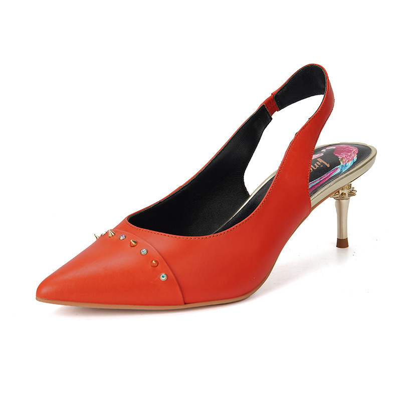 恋尚萝莎细金属牛皮尖头铆钉单鞋