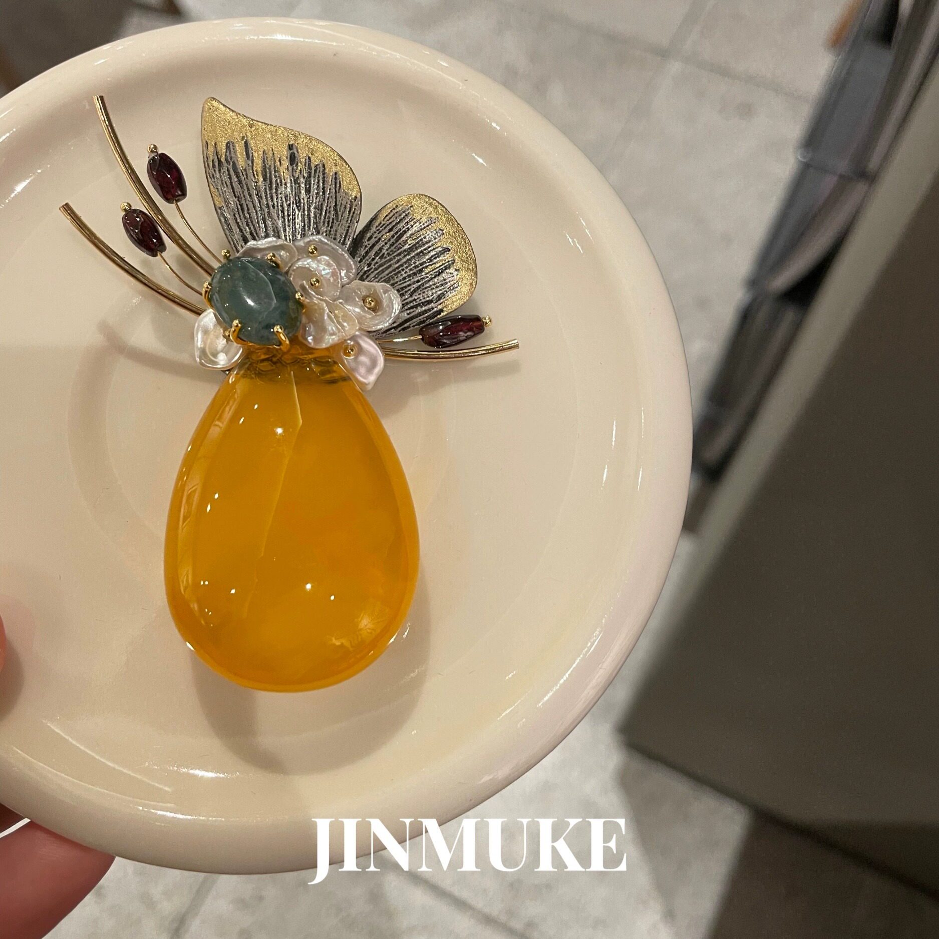 JINMUKE韩国进口黄色蝴蝶玉石珍珠贝母胸针胸花秋冬气质胸针女