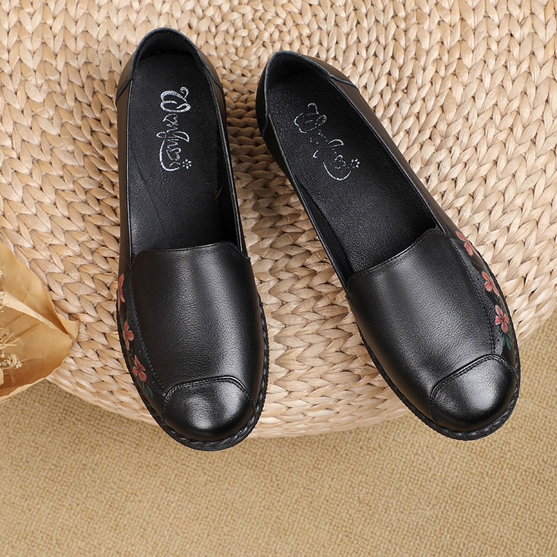 真皮软底妈妈鞋中老年中口印花复古大码老人单鞋女老太太婆婆皮鞋