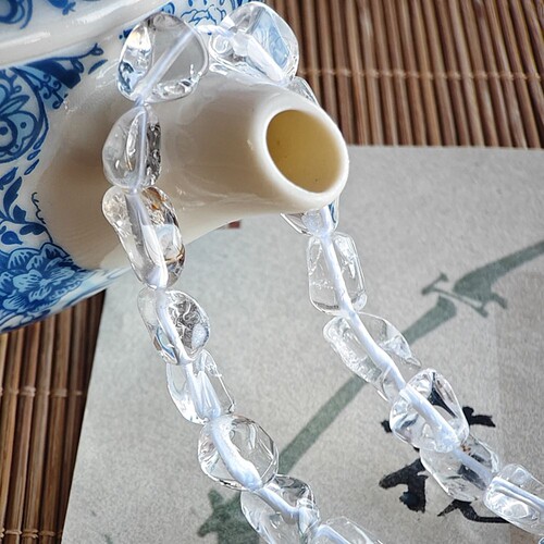 天然冰透体白水晶随形散珠子