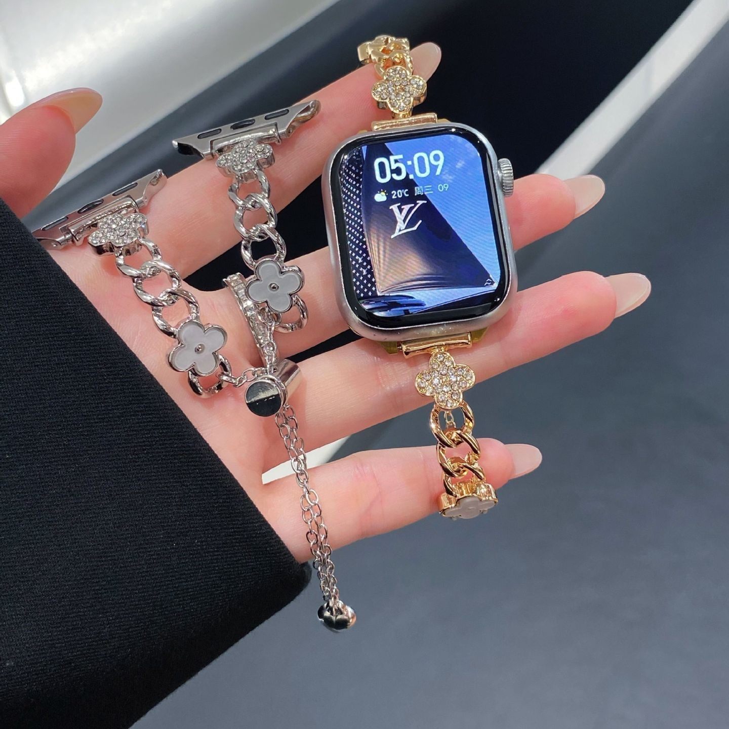 小米手环8/9Pro四叶草镶钻金属表链适用苹果s10/98华为fit3手表带