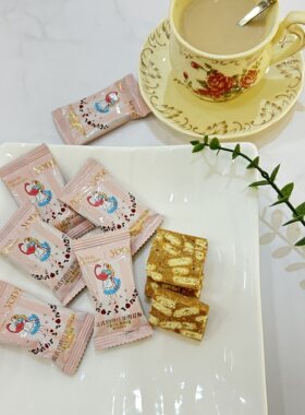 Yona新品爱丽丝伯爵红茶雪花酥高颜值结婚喜糖卡通可爱休闲小零食