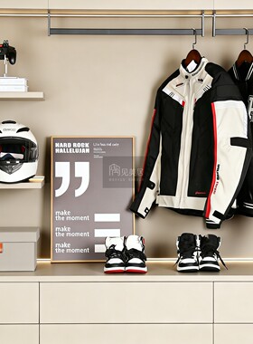 样板间男孩衣柜机车主题儿童房衣帽间衣服童装服饰软装饰品摆件