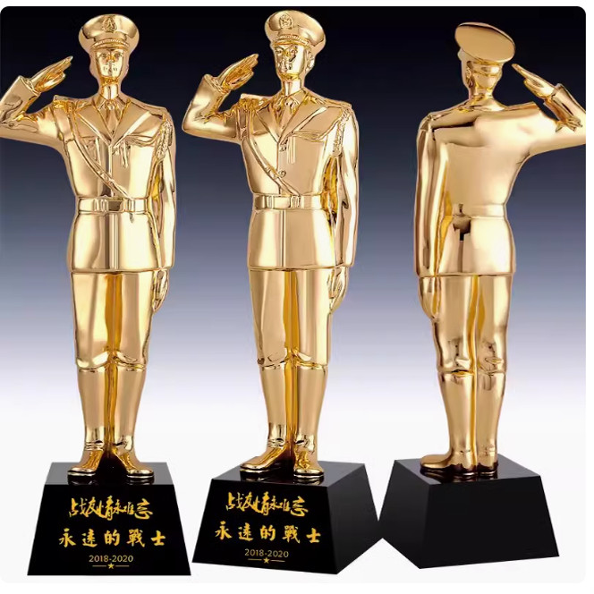 退伍小金人战友老兵优秀士兵纪念品水晶奖杯定制金属树脂镀金订制
