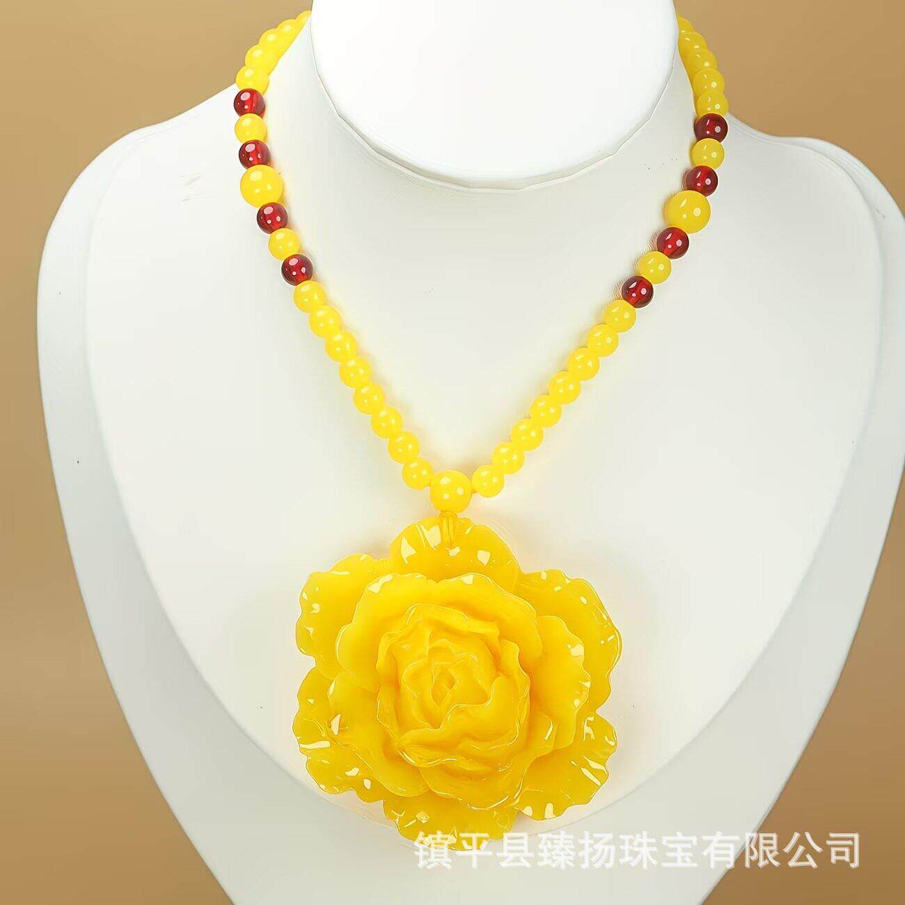 本命年原石打磨鸡油黄老蜜蜡吊坠牡丹花琥珀项链女毛衣链长款礼物