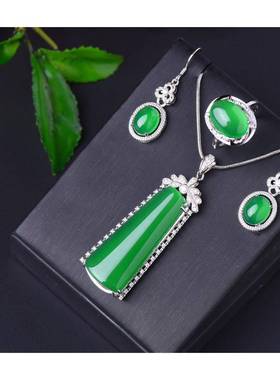 本命年绿玉髓三件套装戒指耳坠平安无事吊坠帝王翡翠绿色项链活口