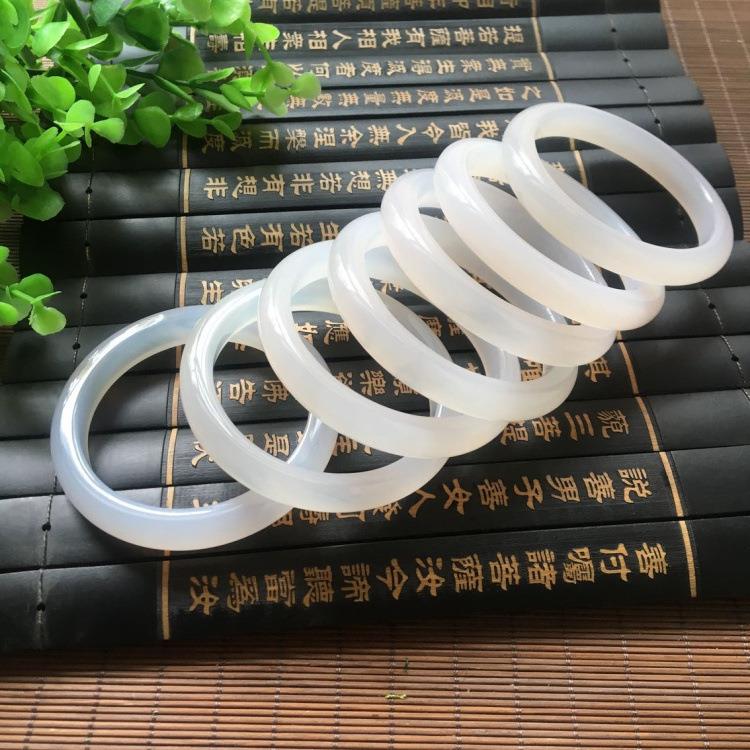 本命年玉石巴西原色白玉髓手镯玛瑙玉镯子玉工艺品礼物