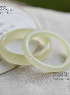 本命年青白玉手镯女圆条少女阿富汗玉镯子轻款浅绿色礼物