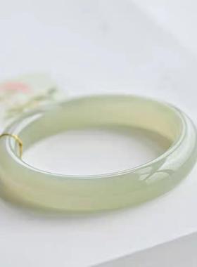 本命年外蒙料新疆青白玉手镯女款宽胎圆条款和田玉晴水镯礼物