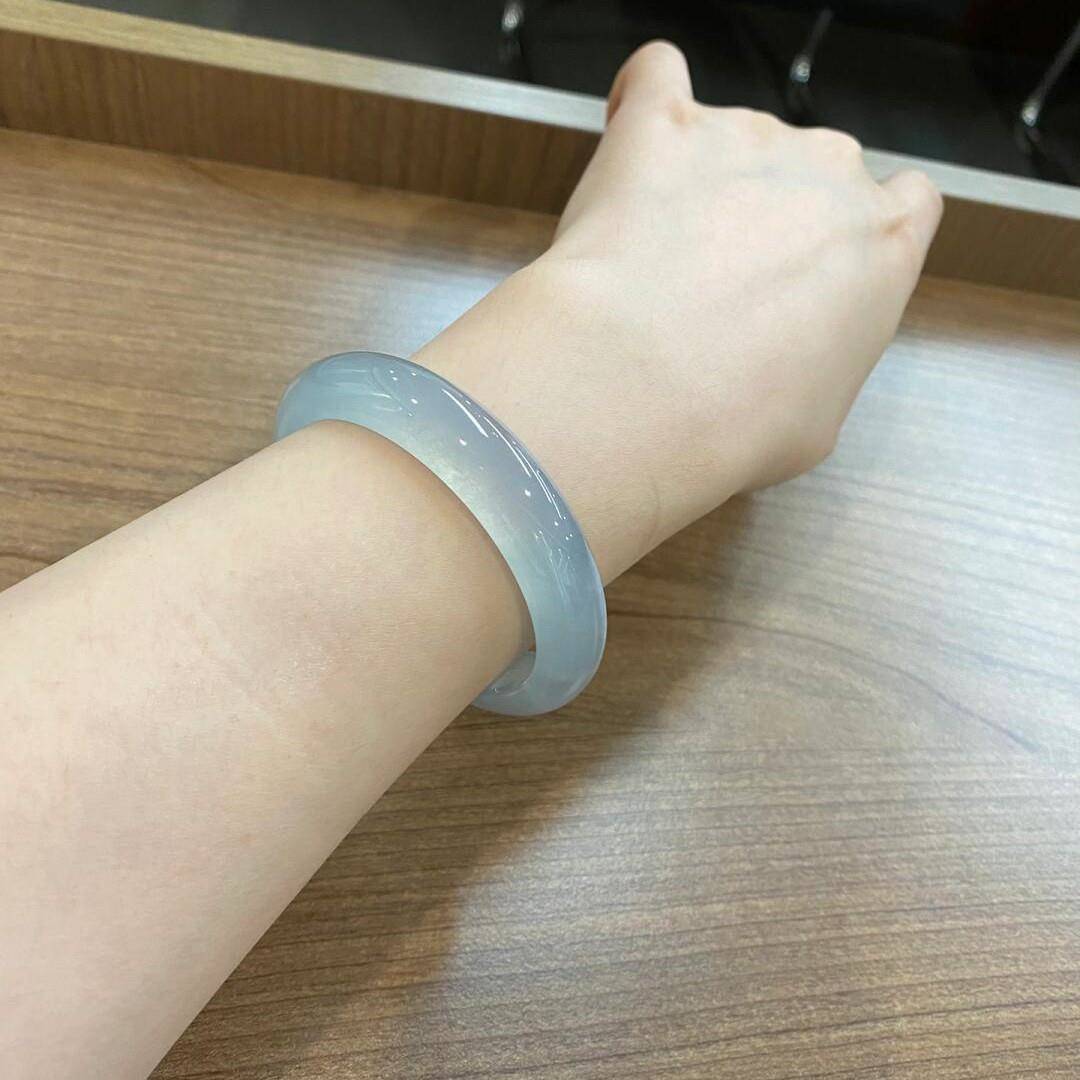 本命年高冰种蓝色水沫玉手镯油青玛瑙玉髓手镯女翡翠色石英岩玉送