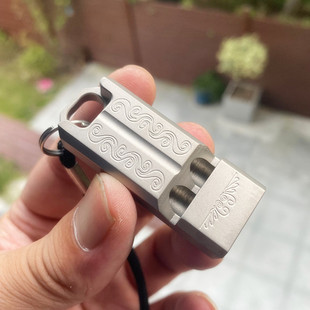 钛合金双管口哨高频哨EDC户外随身求生哨纯钛双孔哨教官训练哨子