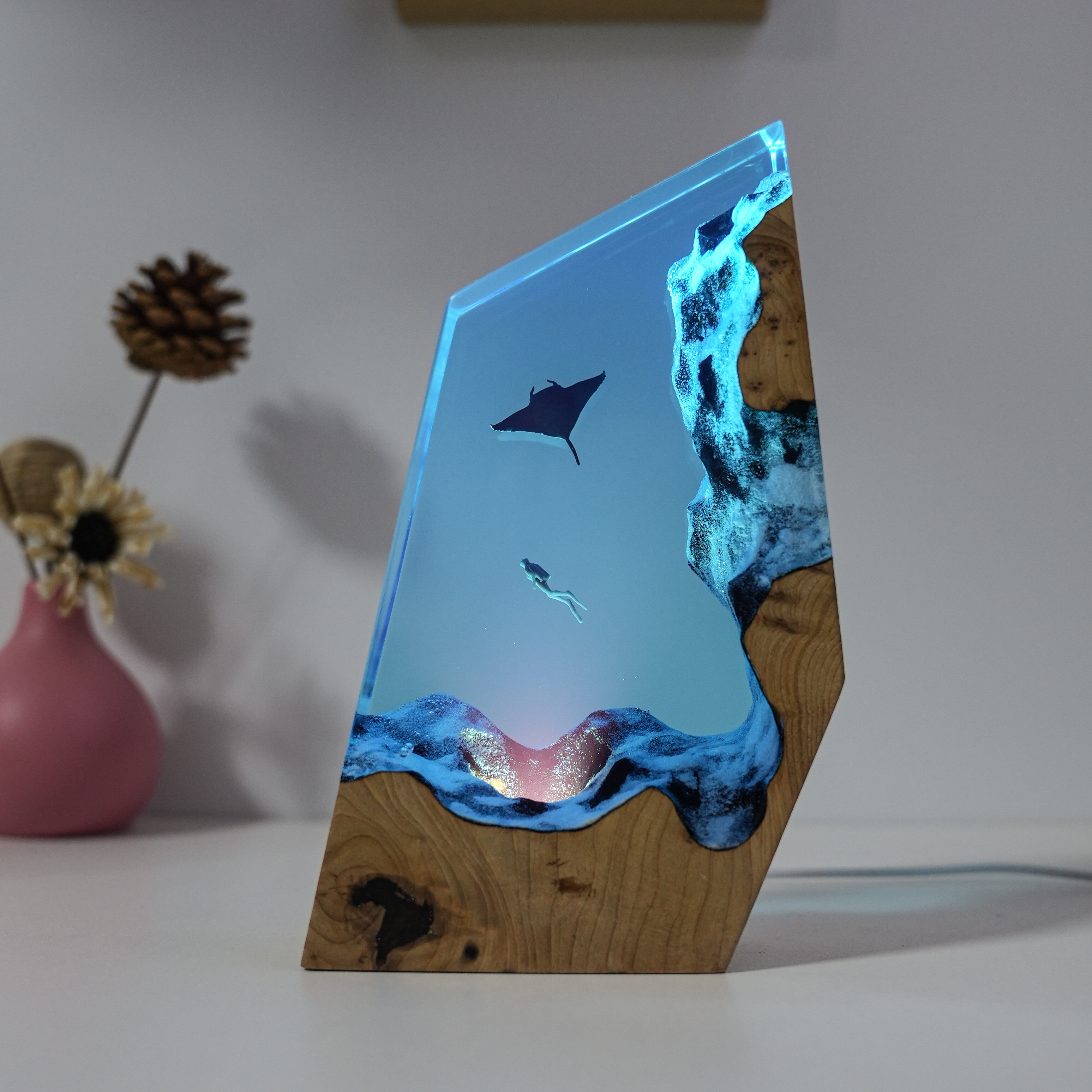 潜水员摆件溶洞鲸鱼桌面海洋树脂灯艺术工艺品实木生日礼物饰品,家居饰品,桌面摆件,淘宝优惠券,粉丝福利购,淘宝优惠卷