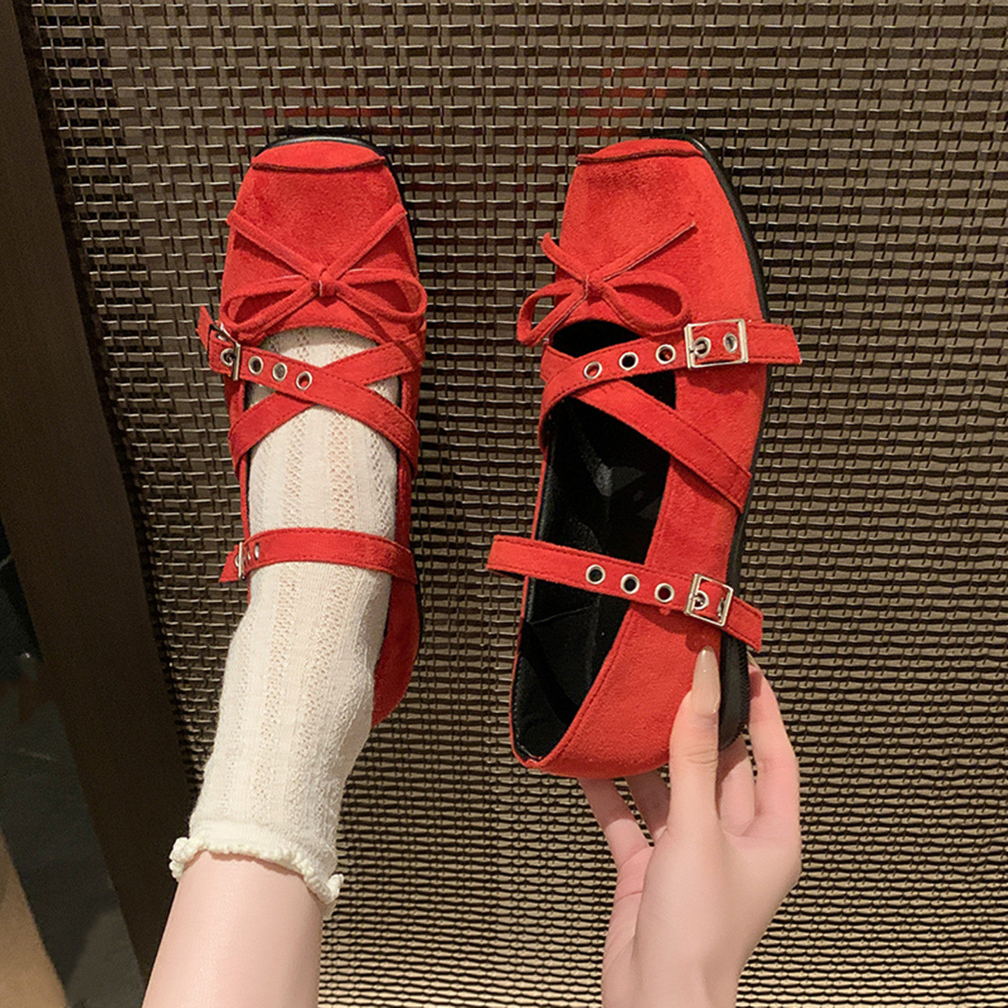 复古蝴蝶结方头小单鞋女2026新款春夏一字扣浅口铆钉芭蕾平底鞋