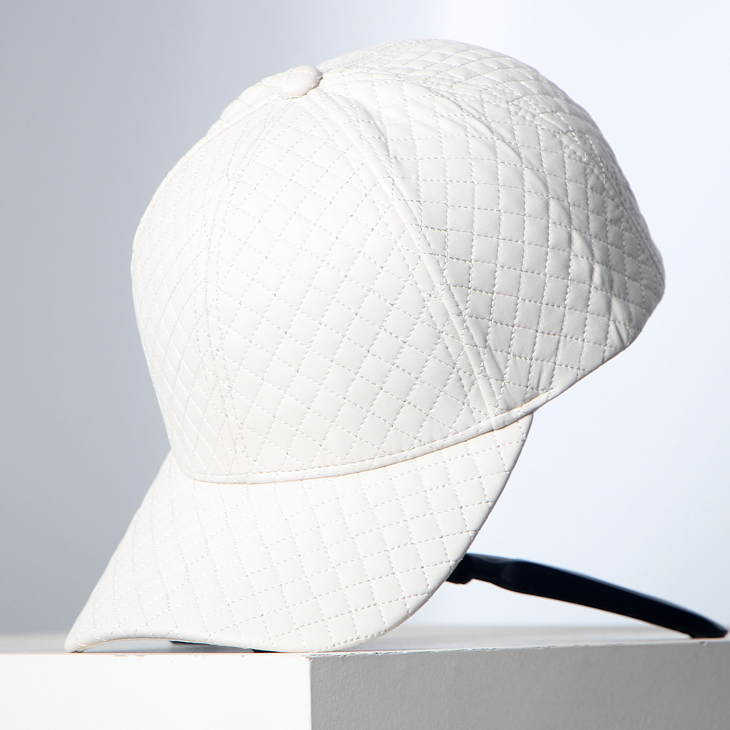 PU皮格子2025新款秋冬男女帽子韩版潮棒球帽时尚鸭舌帽纯色光板