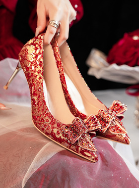 新款红色秀禾服婚鞋女细跟尖头蝴蝶结水晶中式不累脚新娘鞋高跟鞋