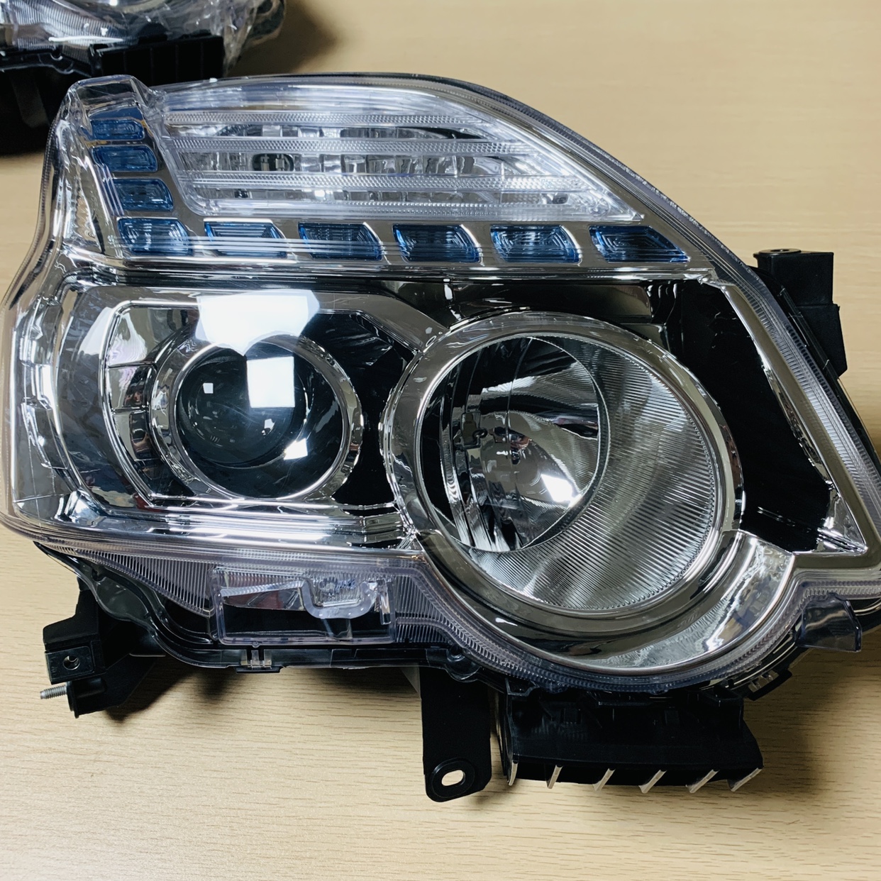 日产奇骏大灯总成尾灯