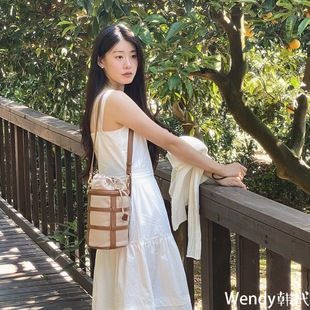 休闲百搭单肩斜挎镂空水桶包poke 新款 韩国代购 小众设计师carlyn