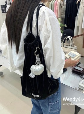 韩国代购小众carlyn 抽绳亮面双肩包云朵包轻便背包babe