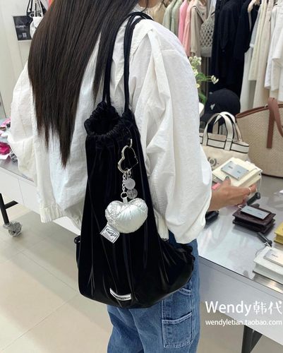 韩国代购小众carlyn 抽绳亮面双肩包云朵包轻便背包babe