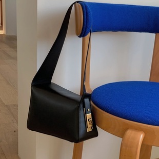 新款 archivepke 牛皮不规则单肩腋下包clip 小众设计师 韩国代购