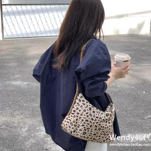 复古尼龙豹纹单肩斜挎小方包soft 小众minitmute新款 直邮 韩国代购