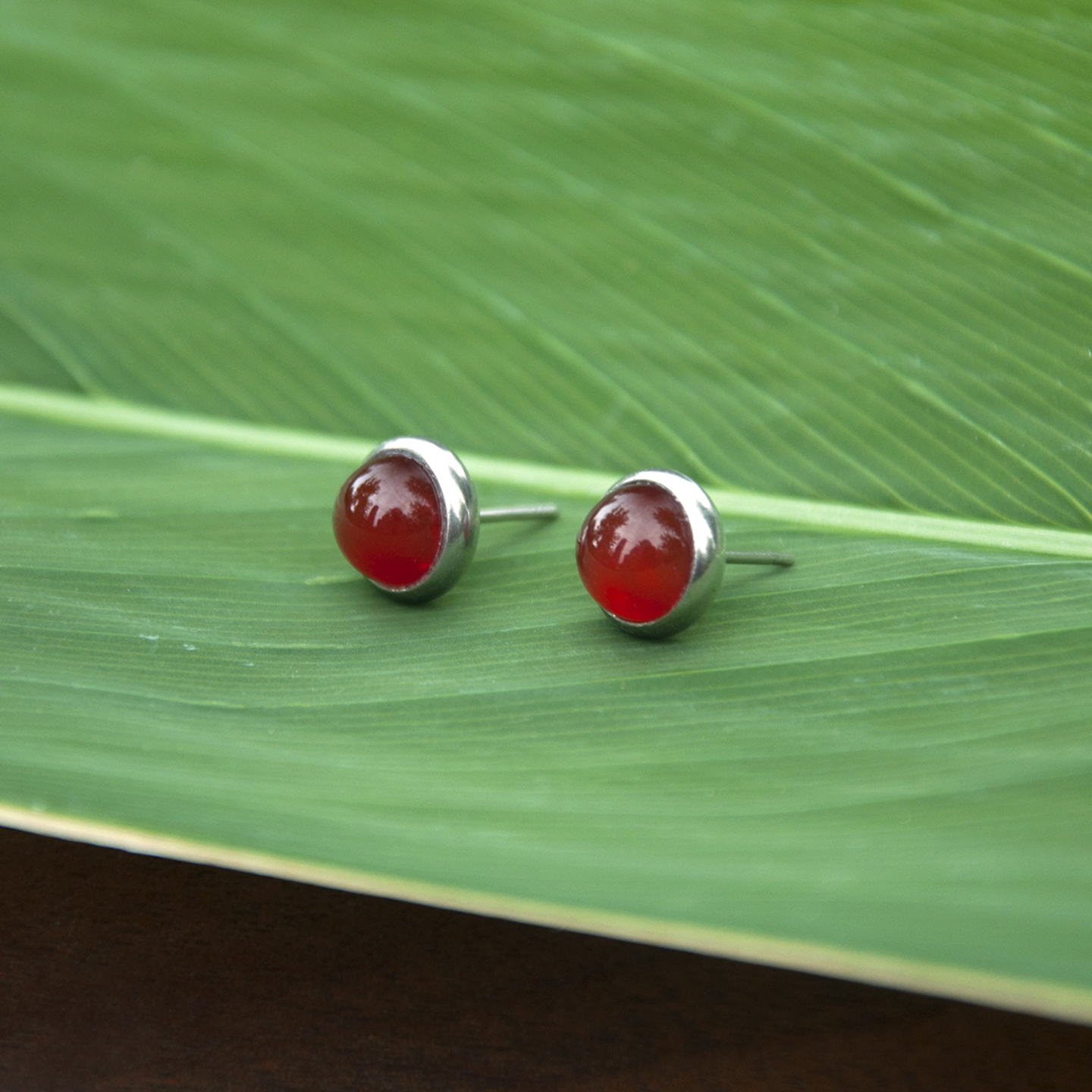 天然红玛瑙红色耳钉女高级感轻奢小众设计感耳饰精致水晶玉石耳环