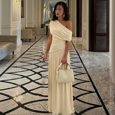 法式斜肩不规则气质连衣裙