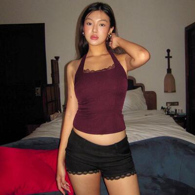 纯欲风蕾丝拼接挂脖系带吊带背心