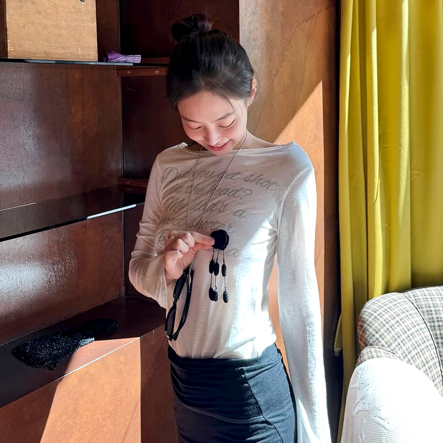 Jennie字母印花慵懒风长袖上衣