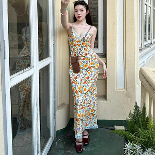 度假风蕾丝拼接V领碎花吊带裙2024夏季 长裙 新款 辣妹性感露背修身