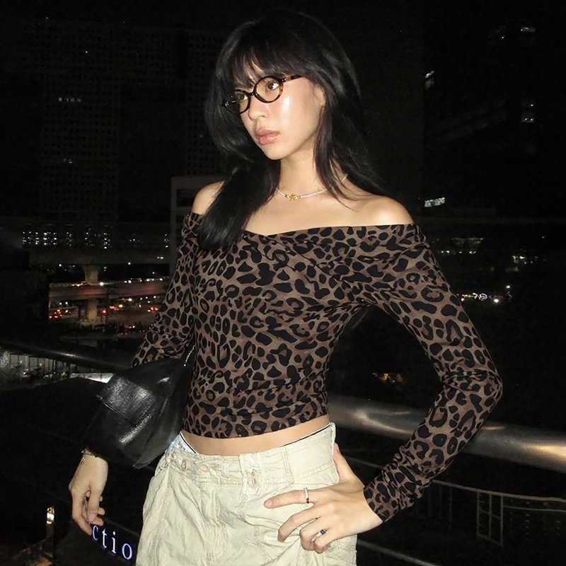 时尚高级感豹纹一字肩长袖上衣