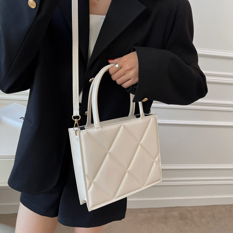 小包包女2022新款小众女包高级感包包百搭ins质感菱格斜挎手提包