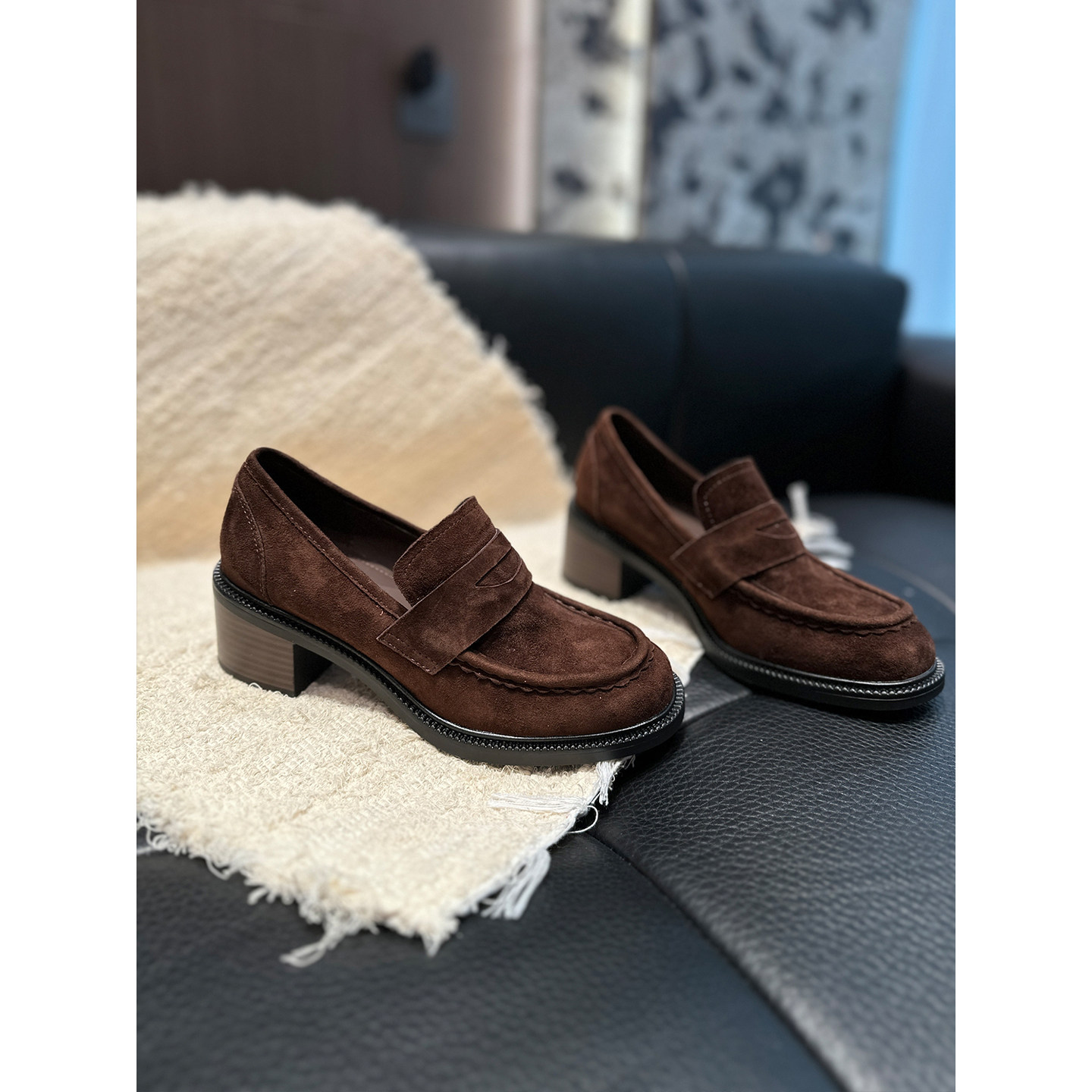 软底不累脚欧美风粗跟高跟鞋女2026新款气质高级乐福鞋真皮小皮鞋