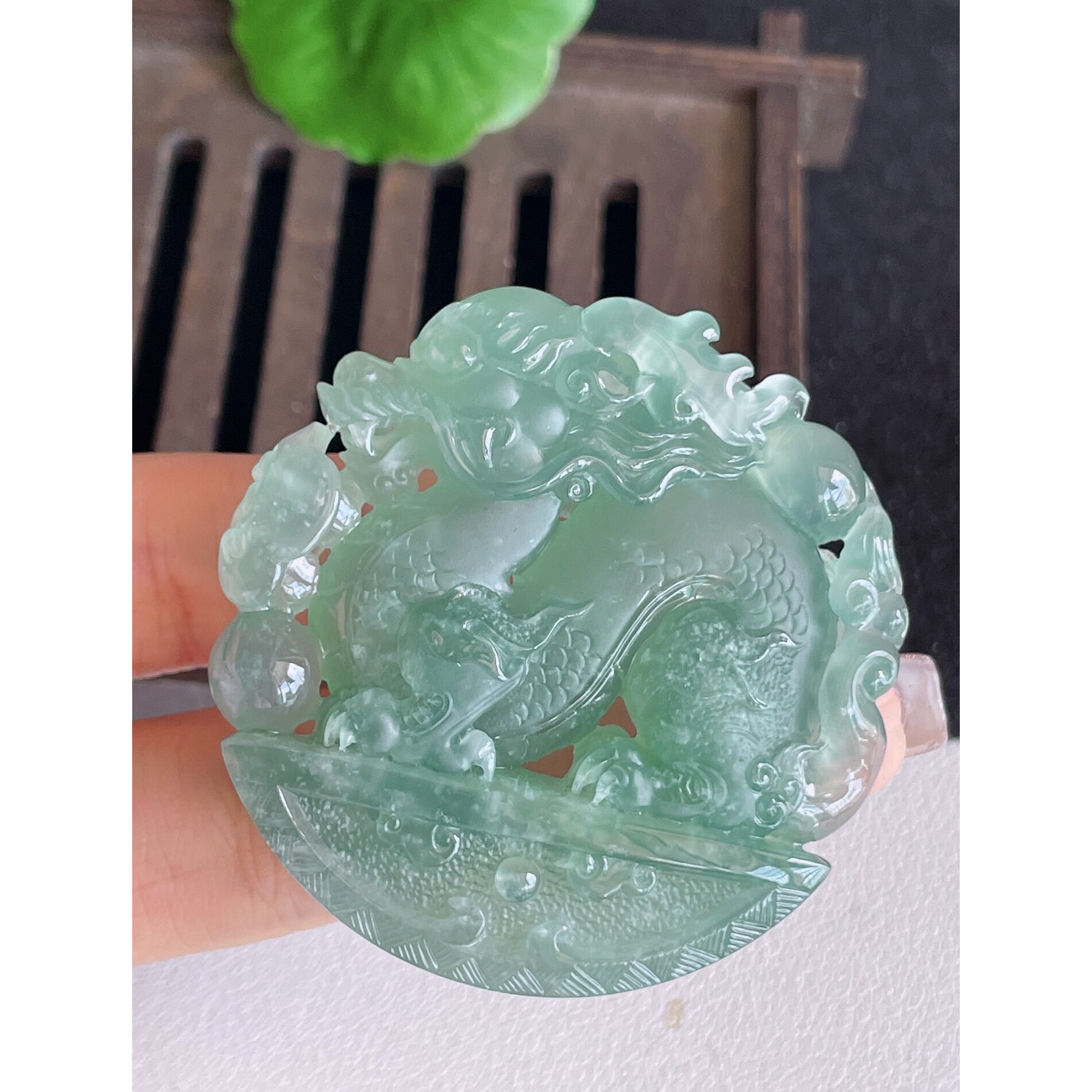 缅甸天然A满绿龙牌翡翠玉石挂件