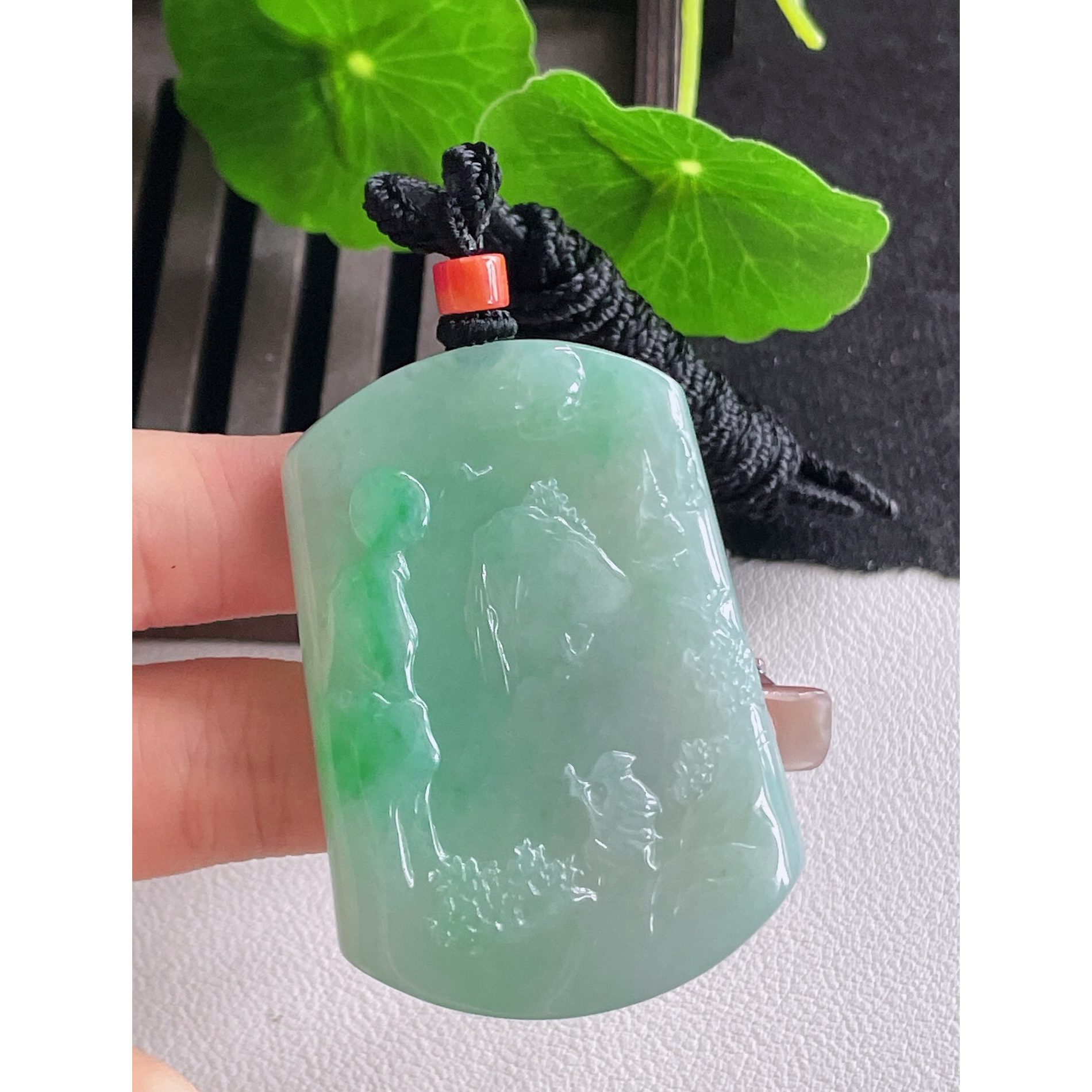 缅甸A货翡翠玉石挂件飘绿山水牌