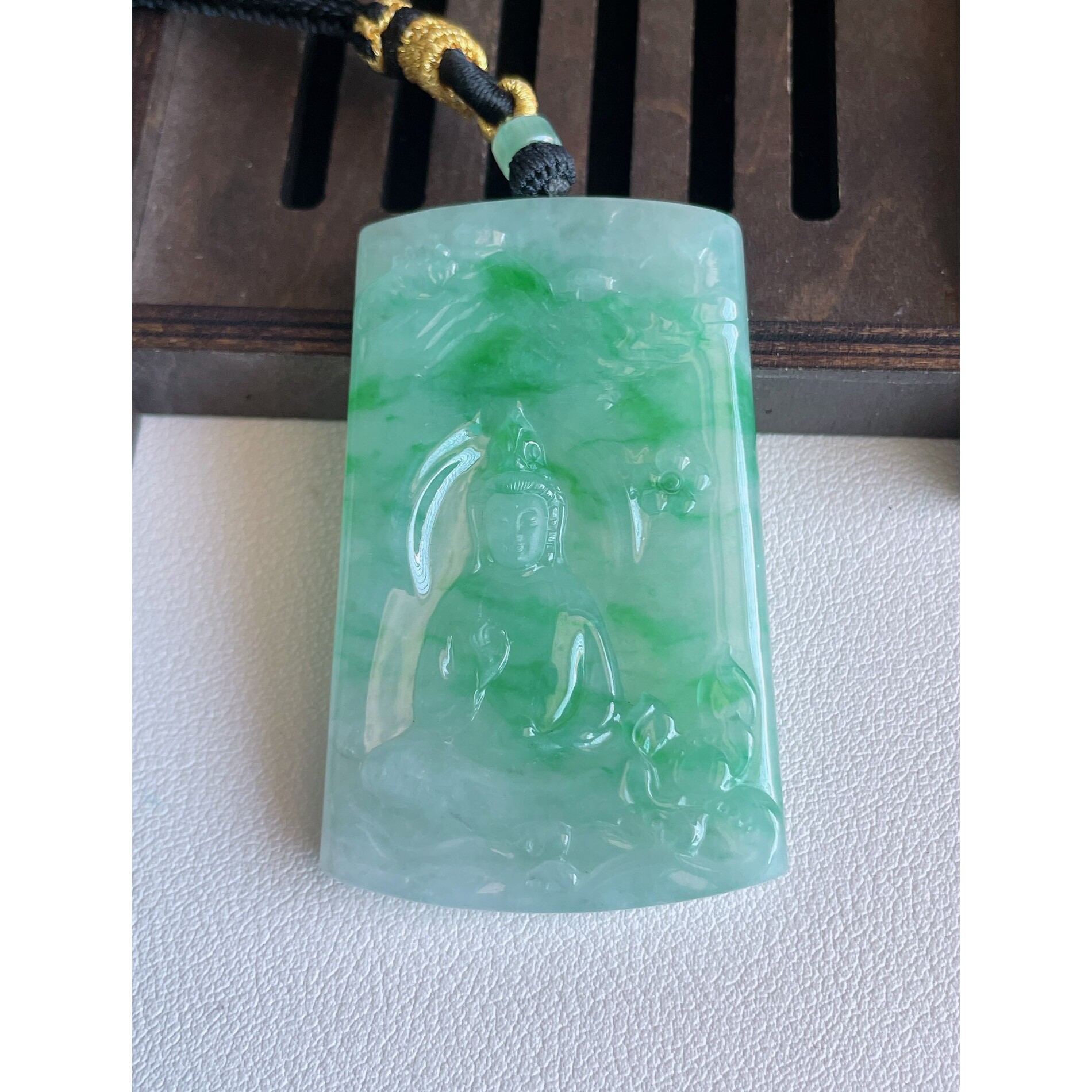 翡翠a货冰种飘绿山水观音菩萨吊坠，尺寸58.2-37.3-5.6重37.46g