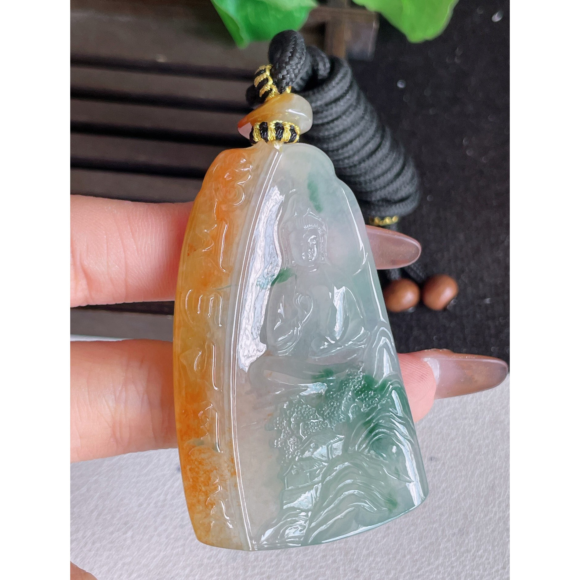 翡翠a货冰种飘黄翡山水素衣观音吊坠，尺寸59.8-35.6-5.3重32.37g