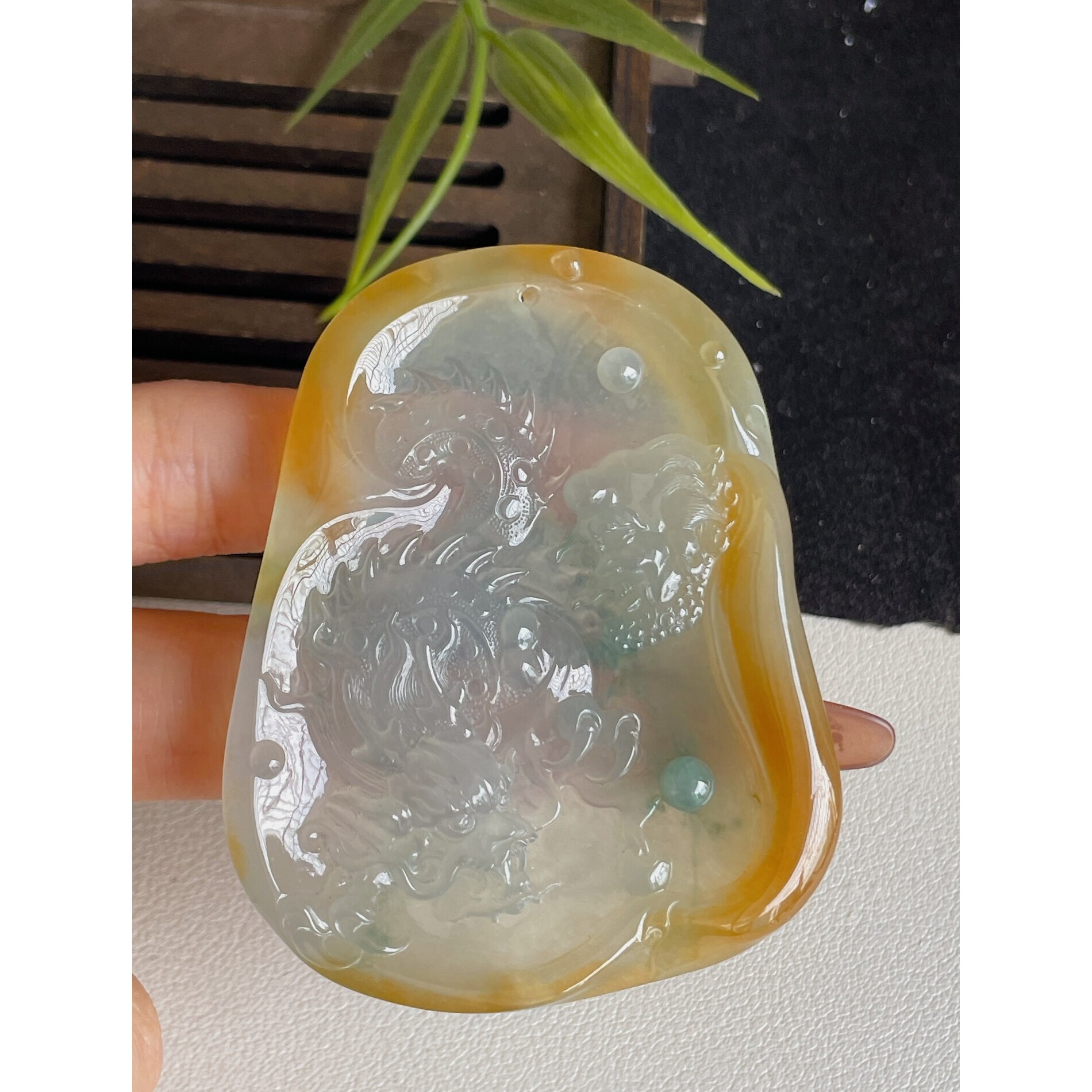 天然A货翡翠挂件收藏级黄翡龙牌