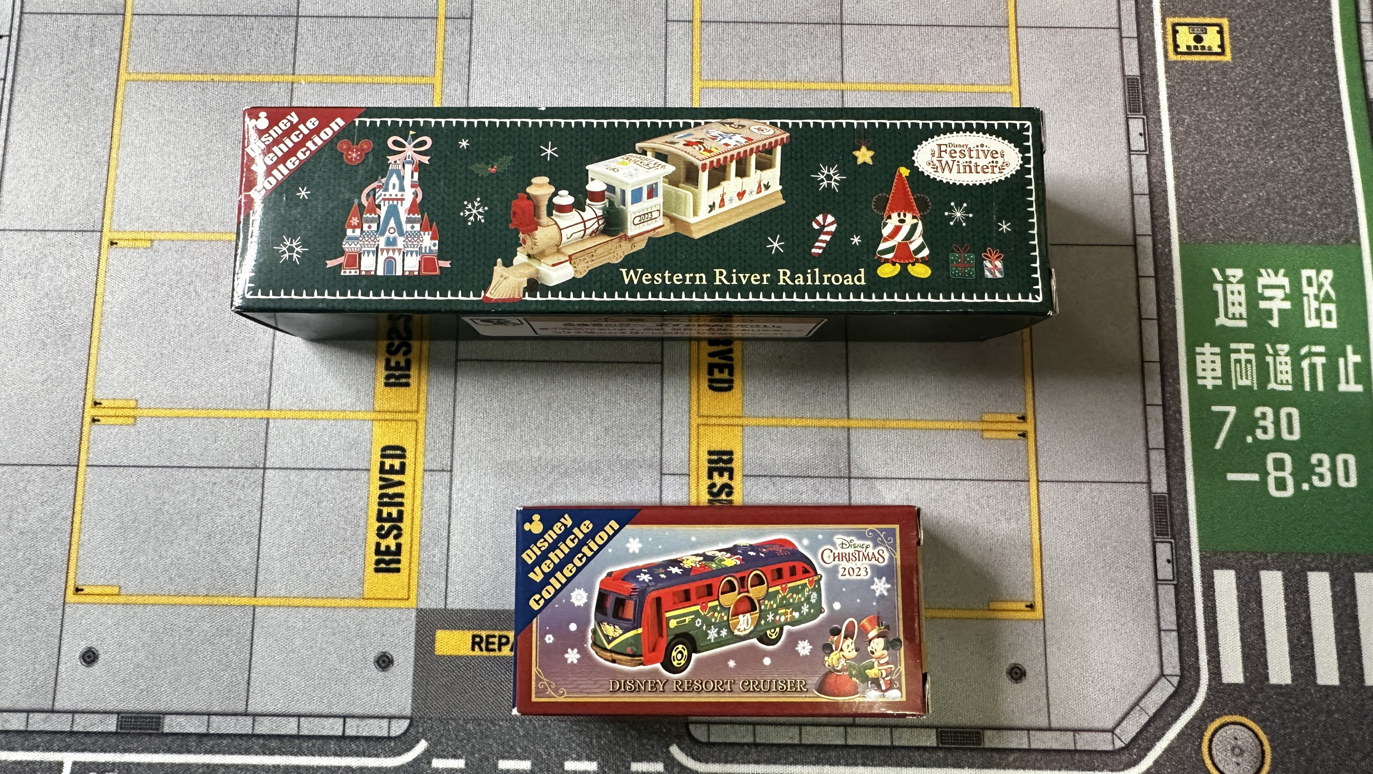 TOMY多美卡东京迪士尼园区2023年圣诞节限定合金车模套装全新现货