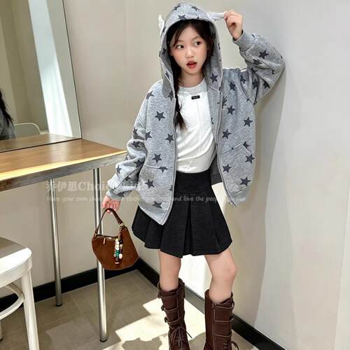 乔伊思童装装2026秋季儿童星星连帽卫衣中大童外套女童百搭上衣潮