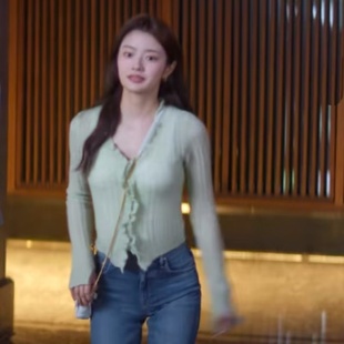 爱你徐若晗沈惜凡同款绿色毛衣女木耳边修身针织开衫V领短款上衣