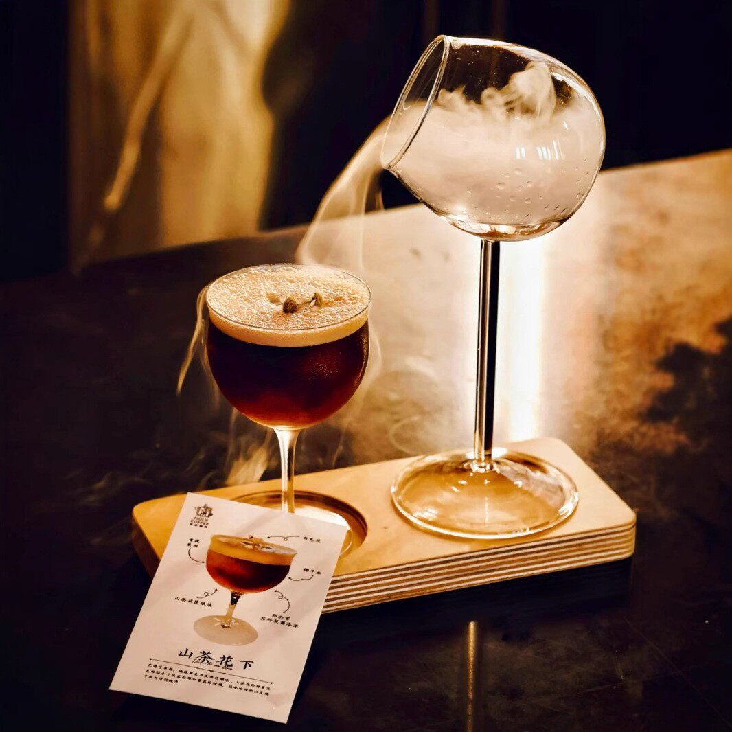 网红玻璃高脚杯鸡尾酒杯豌豆斜口酒杯 创意水晶红酒杯子酒吧酒杯