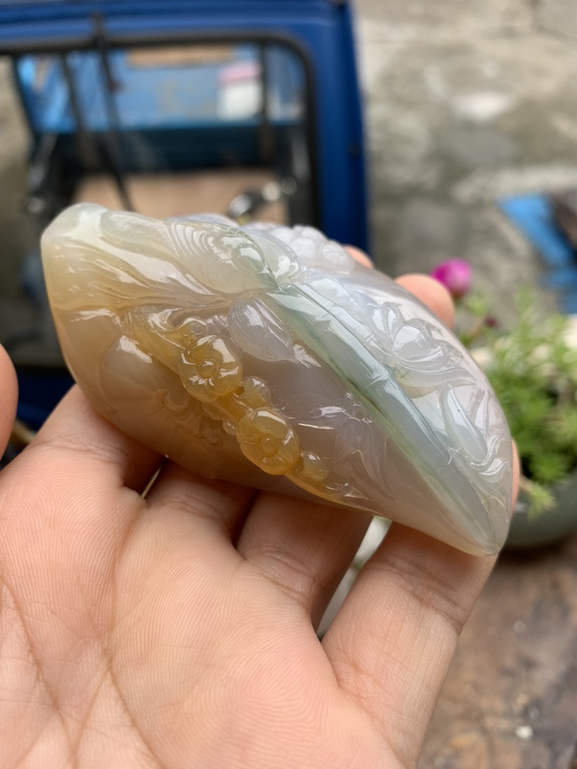 缅甸树化玉手把件喜上眉梢